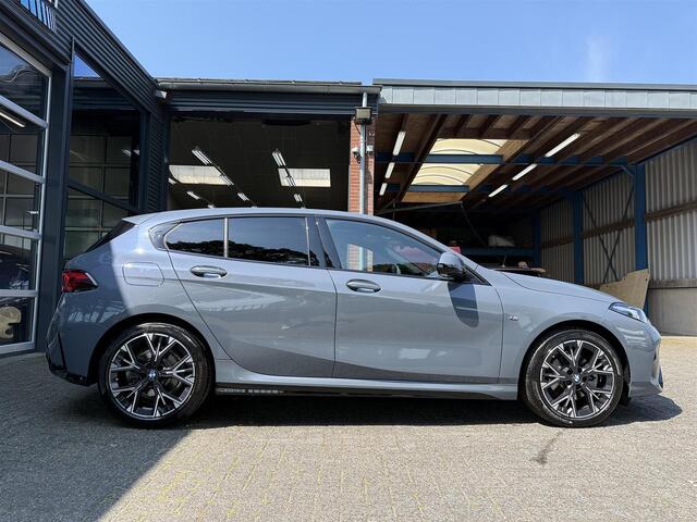 BMW 1-SERIE 120 M-Sport Automaat / Panorama / Sportstoelen / Adaptief onderstel / Adaptive LED