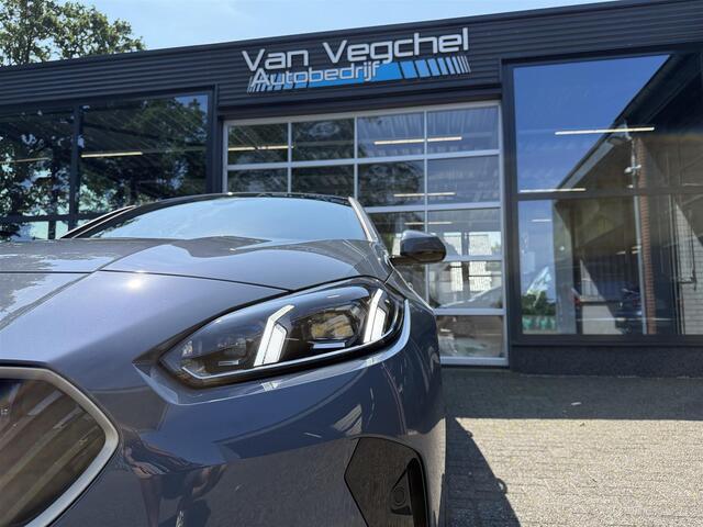 BMW 1-SERIE 120 M-Sport Automaat / Panorama / Sportstoelen / Adaptief onderstel / Adaptive LED