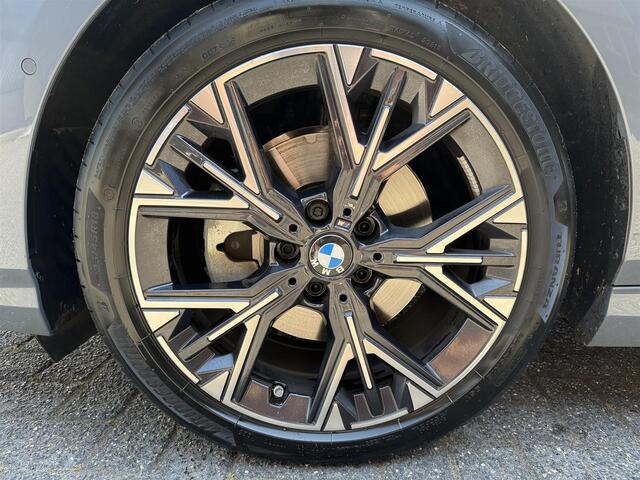 BMW 1-SERIE 120 M-Sport Automaat / Panorama / Sportstoelen / Adaptief onderstel / Adaptive LED