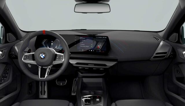 BMW 1-SERIE M135 xDrive | Frozen Pure Grey | Panorama | Harman/Kardon | 19'' | Elek. Stoelverst. | Camera