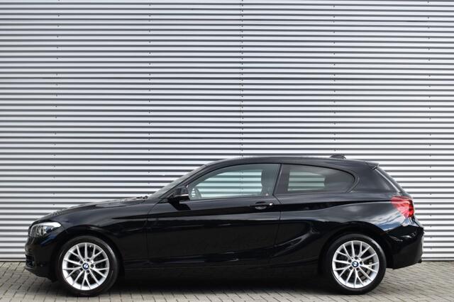 BMW 1-SERIE 116I SPORT LINE EDITION / NL AUTO / NAVI / PDC / SPORTSTOELEN