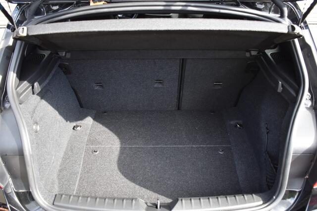 BMW 1-SERIE 116I SPORT LINE EDITION / NL AUTO / NAVI / PDC / SPORTSTOELEN