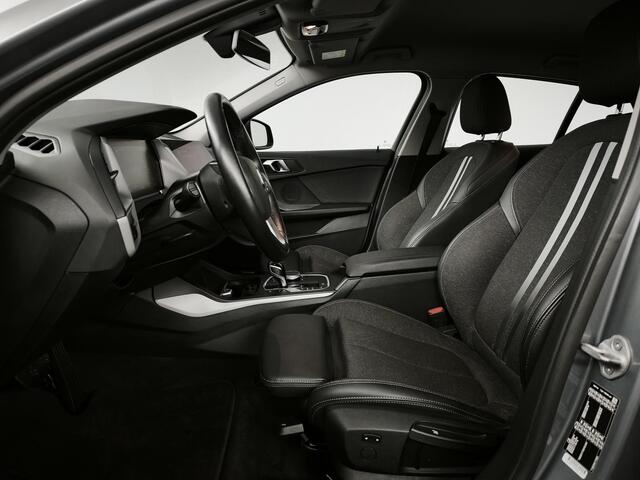 BMW 1-SERIE 116i High Executive | Navigatie | Sport