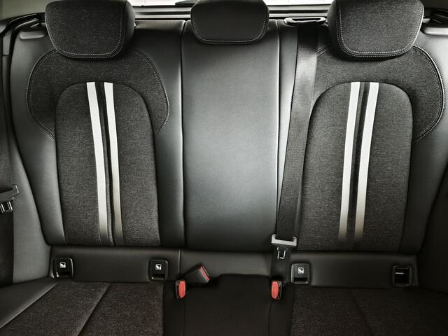BMW 1-SERIE 116i High Executive | Navigatie | Sport