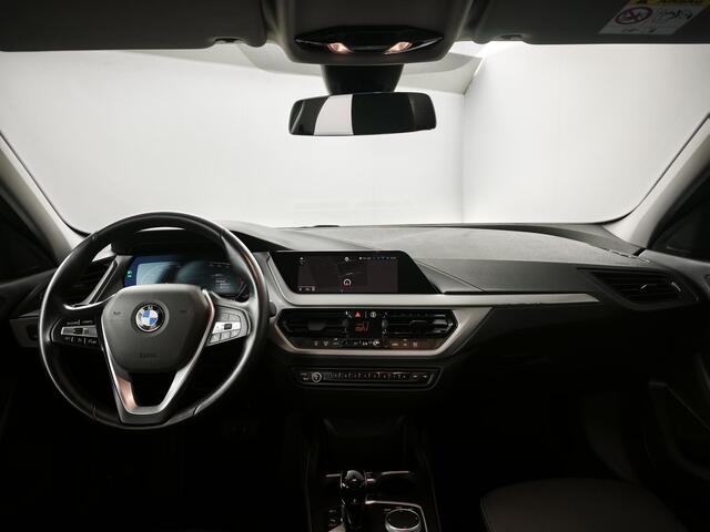 BMW 1-SERIE 116i High Executive | Navigatie | Sport