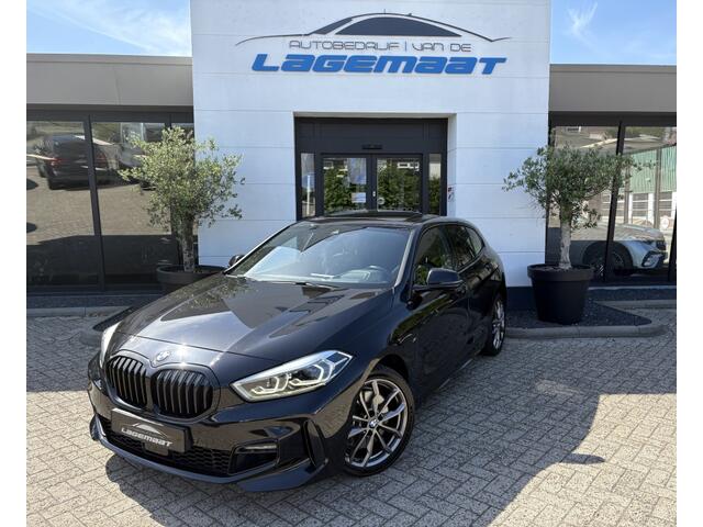 BMW 1-SERIE 120i M-Sport | Pano | HUD | Trekhaak | Virtual Disp. |