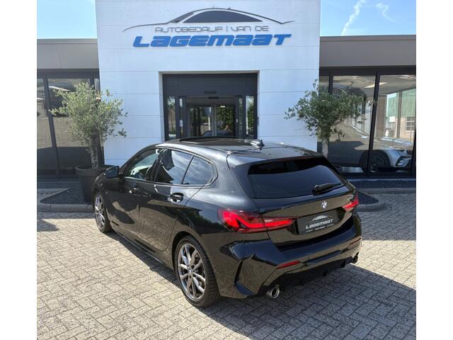 BMW 1-SERIE 120i M-Sport | Pano | HUD | Trekhaak | Virtual Disp. |