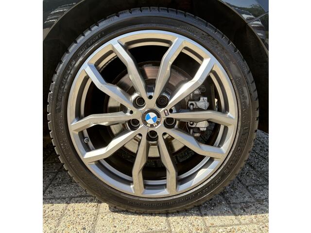 BMW 1-SERIE 120i M-Sport | Pano | HUD | Trekhaak | Virtual Disp. |