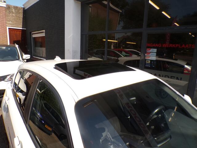 BMW 1-SERIE 118i High Executive Automaat 2 EIGENAAR,CAMERA,PDC,SCHUIFDAK !!! LET OP DONDERDAG EN VRIJDAG TROPEN TIJDEN VAN 07:00 tot 14:00 !!