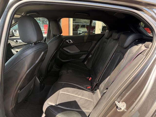 BMW 1-SERIE 118i M-Sport Executive Edition | Apple Carplay | Harman Kardon | Leder | LED | Cruise | Achteruitrijcamera |