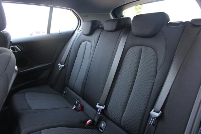 BMW 1-SERIE 118i Executive Automaat / Cruise Control / PDC / LED / Multifunctioneel stuurwiel