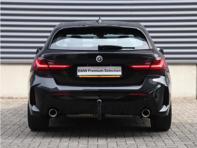 BMW 1-SERIE 5-deurs 120i | Executive | M Sportpakket | Trekhaak | Parking Pack | Hi-Fi | Apple Carplay | Sportstoelen | Climate Control | 17'' LMV