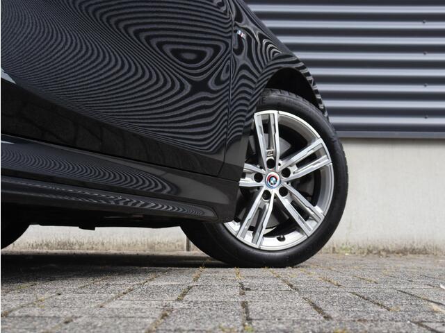 BMW 1-SERIE 5-deurs 120i | Executive | M Sportpakket | Trekhaak | Parking Pack | Hi-Fi | Apple Carplay | Sportstoelen | Climate Control | 17'' LMV