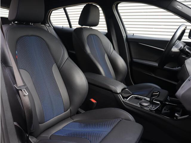 BMW 1-SERIE 5-deurs 120i | Executive | M Sportpakket | Trekhaak | Parking Pack | Hi-Fi | Apple Carplay | Sportstoelen | Climate Control | 17'' LMV