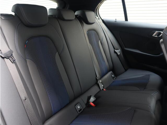 BMW 1-SERIE 5-deurs 120i | Executive | M Sportpakket | Trekhaak | Parking Pack | Hi-Fi | Apple Carplay | Sportstoelen | Climate Control | 17'' LMV