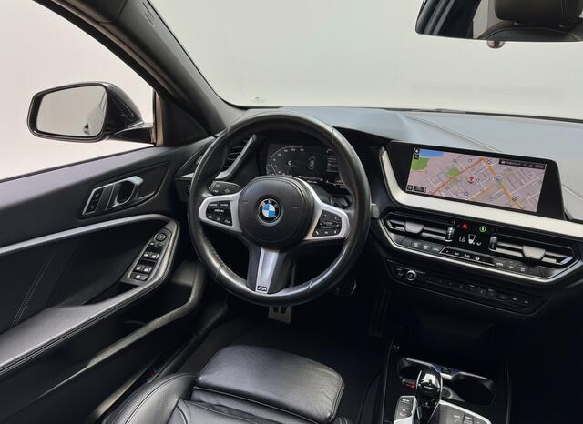 BMW 1-SERIE 118i AUT. 136PK M-PAKKET SPORT LEDER/CAMERA/NAVI/PANORAMADAK