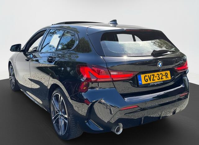 BMW 1-SERIE 118i AUT. 136PK M-PAKKET SPORT LEDER/CAMERA/NAVI/PANORAMADAK