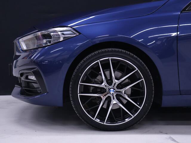 BMW 1-SERIE 118i M Sport [SCHUIFKANTELDAK, APPLE CARPLAY, ANDROID AUTO, STOELVERWARMING, STUURVERWARMING, ACHTERUITRIJCAMERA, PDC V+A, LED KOPLAMPEN, SPORTSTOELEN, 2-ZONE CLIMATE CONTROL, CRUISE CONTROL, NIEUWSTAAT]