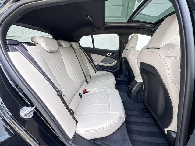 BMW 1-SERIE 120 M Sport | Panoramadak | Harman-Kardon | Comfort Access |