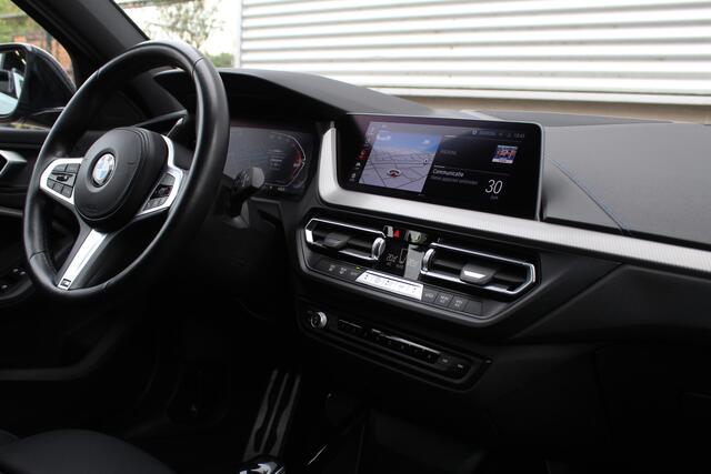 BMW 1-SERIE 118i Business Edition | M-Sport | Origin NL | Camera | Trekhaak | Navigatie
