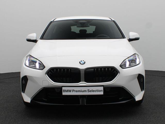 BMW 1-SERIE 120 M Sport Design Edition | Premium Pack | Stuurwielrand Verwarmd | Driving Assistant | Parking Assistant | 18''