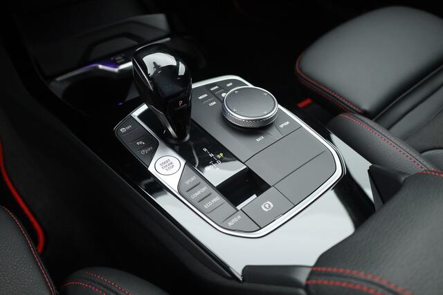 BMW 1-SERIE 128ti 265PK M-Sport Pro | Rijklaar! | Dig. Cockpit | HUD | Harman/Kardon | Adapt. Cruise | Dodehoek | Leder/Alcantara | Stoelverw. | Camera+PDC | Sfeerverl. | NAV+App.Connect | LED | DAB | Climate V