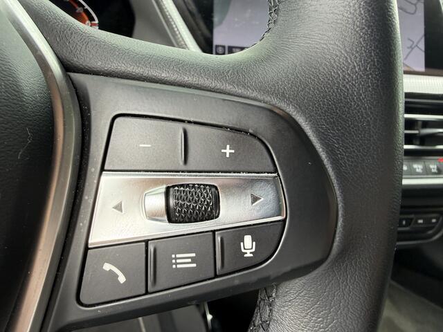 BMW 1-SERIE 118i Business Edition Plus ** Automaat ** Leder ** Carplay ** Stoelverwarming Alarm klasse 3 ** NL auto ** NAP!!