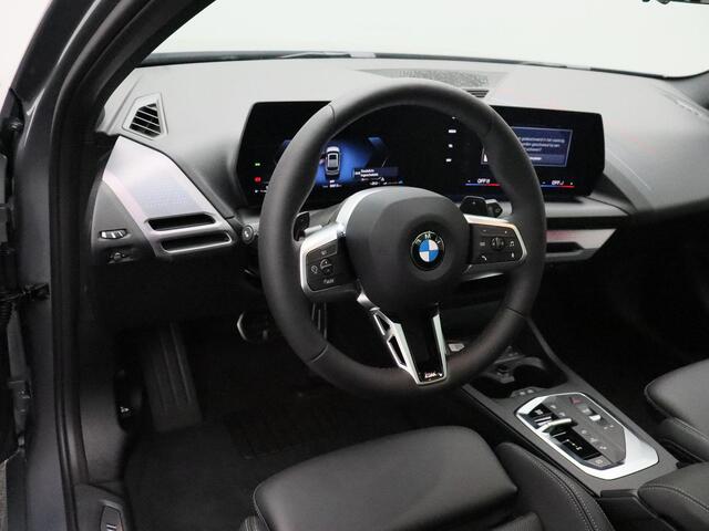 BMW 1-SERIE 120 M Sportpakket | Glazen panoramadak | Comfort Access | Achteruitrijcamera | Elektrisch verwarmde voorstoelen | Driving Assistant Plus | Harman Kardon | 18''