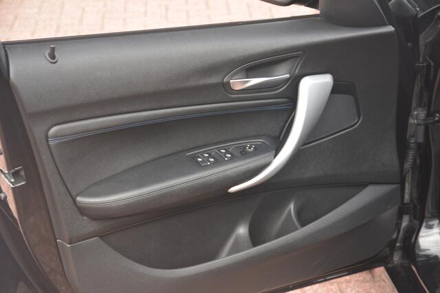 BMW 1-SERIE 118i Executive | M-pakket | Navigatie | Sportstoelen | Leer | PDC | NL auto!! |