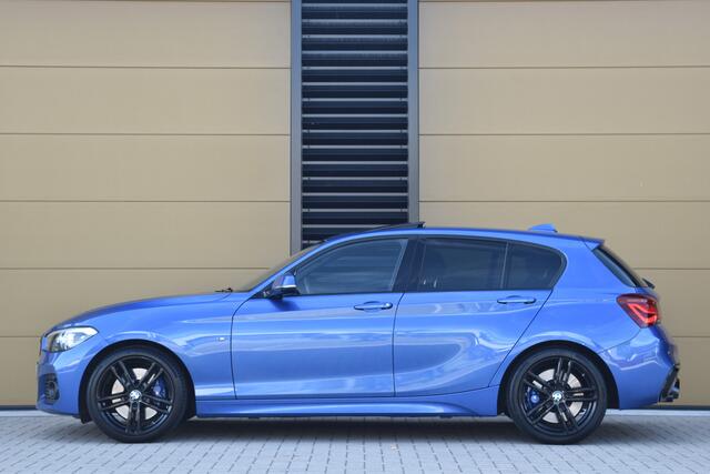 BMW 1-SERIE 120i Edition M Sport Shadow * Glazen schuifdak - Harman / Kardon * LED * Privecyglass *