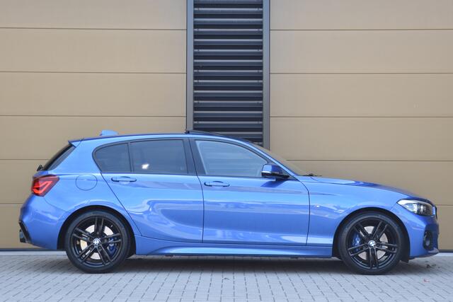 BMW 1-SERIE 120i Edition M Sport Shadow * Glazen schuifdak - Harman / Kardon * LED * Privecyglass *