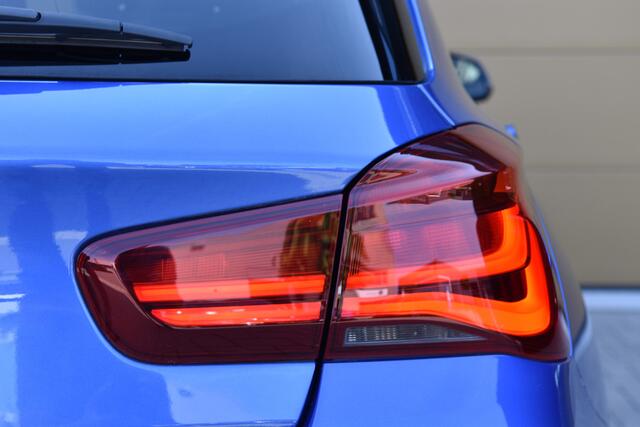 BMW 1-SERIE 120i Edition M Sport Shadow * Glazen schuifdak - Harman / Kardon * LED * Privecyglass *
