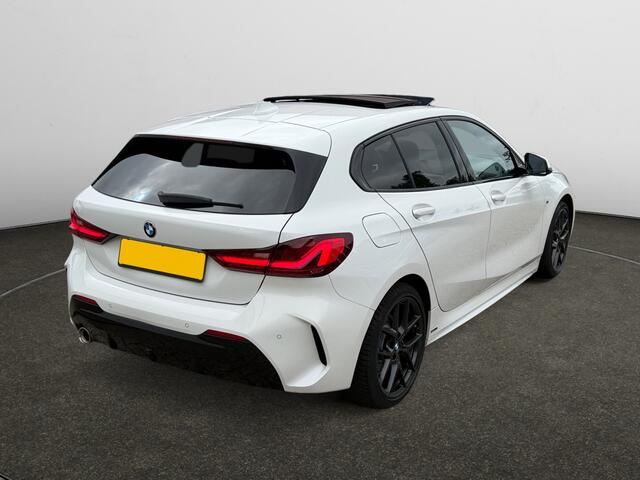 BMW 1-SERIE 118i High Executive M Sport Aut- Performance, Panoramadak, Sfeerverlichting, Xenon Led