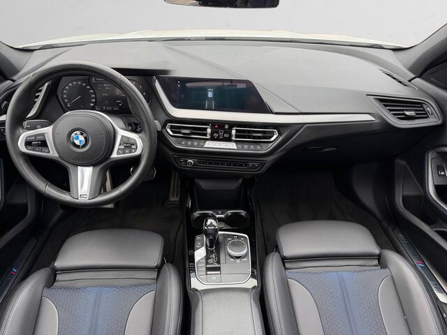 BMW 1-SERIE 118i High Executive M Sport Aut- Performance, Panoramadak, Sfeerverlichting, Xenon Led