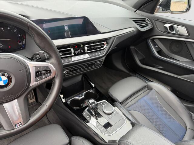 BMW 1-SERIE 118i High Executive M Sport Aut- Performance, Panoramadak, Sfeerverlichting, Xenon Led