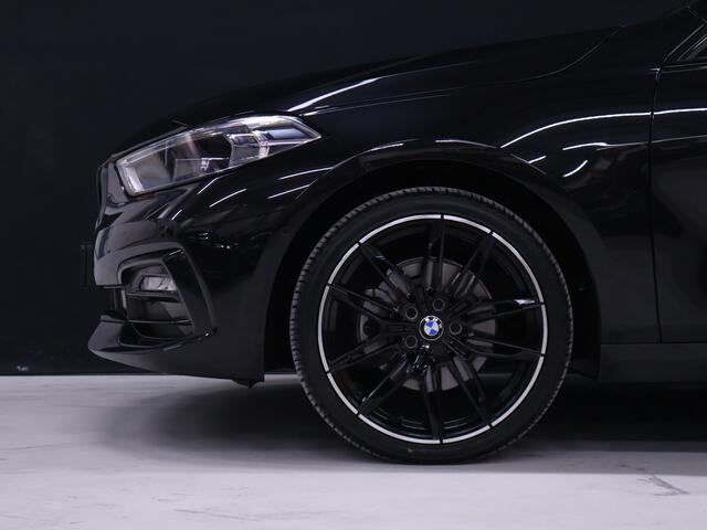 BMW 1-SERIE 118i Business Edition Plus M Sport [SCHUIFDAK, APPLE CARPLAY, ANDROID AUTO, CAMERA, STOELVERWARMING, LEDER, NIEUWSTAAT]