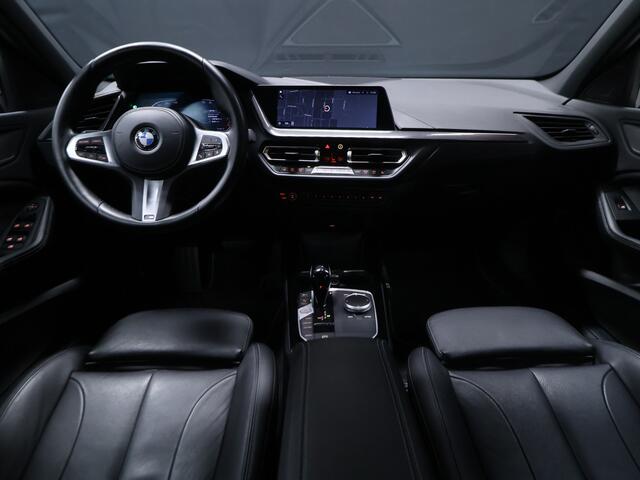 BMW 1-SERIE 118i Business Edition Plus M Sport [SCHUIFDAK, APPLE CARPLAY, ANDROID AUTO, CAMERA, STOELVERWARMING, LEDER, NIEUWSTAAT]