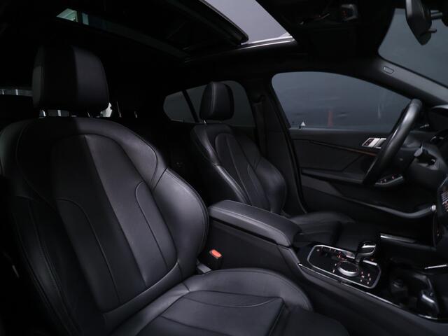 BMW 1-SERIE 118i Business Edition Plus M Sport [SCHUIFDAK, APPLE CARPLAY, ANDROID AUTO, CAMERA, STOELVERWARMING, LEDER, NIEUWSTAAT]