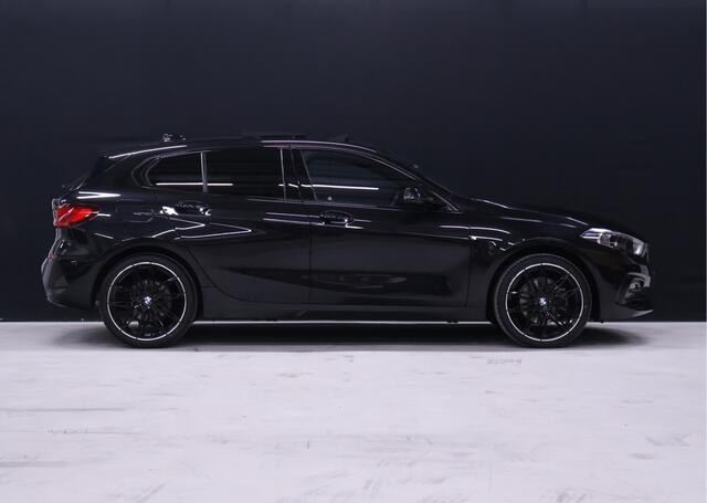 BMW 1-SERIE 118i Business Edition Plus M Sport [SCHUIFDAK, APPLE CARPLAY, ANDROID AUTO, CAMERA, STOELVERWARMING, LEDER, NIEUWSTAAT]