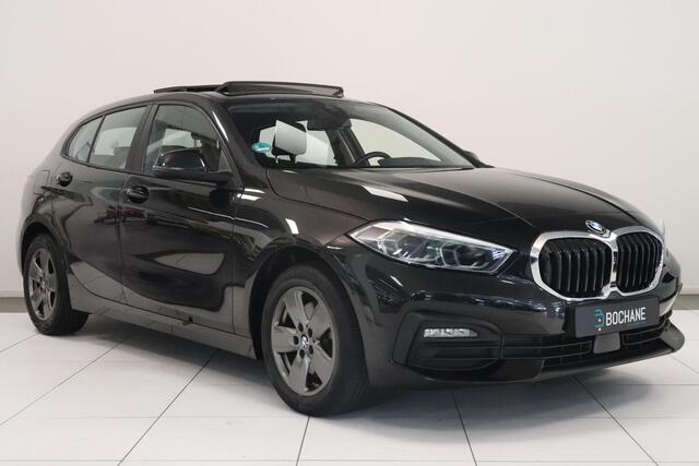 BMW 1-SERIE 118i High Executive Edition | Panoramadak | Camera | AppleCarplay AndroidAuto | Leder | Stoelverwarming |