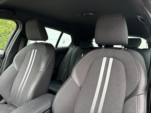 BMW 1-SERIE 118i Business Edition | Sportstoelen | Stuurwiel verwarmd |