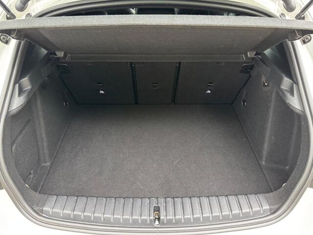 BMW 1-SERIE 118i Business Edition | Sportstoelen | Stuurwiel verwarmd |