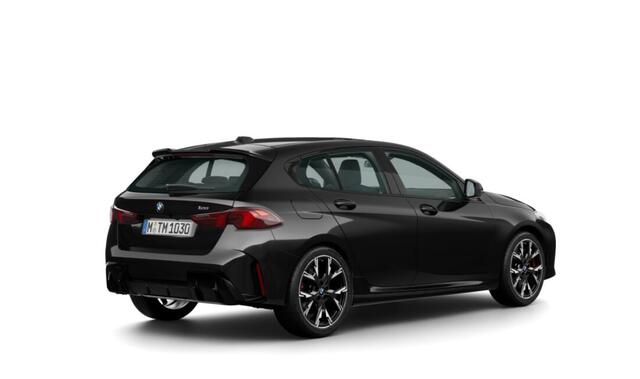 BMW 1-SERIE 120 M-Sport Pro | 19 inch LM | Glazen Panoramadak | Premium Pack | Stuurwiel verwarming