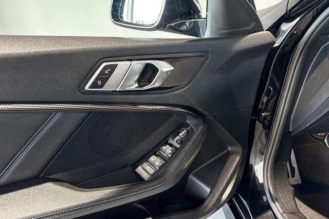 BMW 1-SERIE 118i Business Edition | M Sport | Sportstoelen | Carplay |
