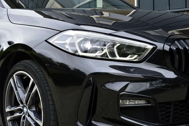 BMW 1-SERIE 118i M-Sport Rijklaarprijs-Garantie Panorama dak Sport Interieur Led Camera Live cockpit pro