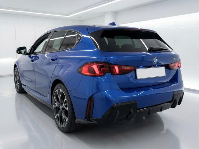 BMW 1-SERIE 120 M Sport Design Edition | 18" | Privacy Glass | Stoelverwarming | Camera .