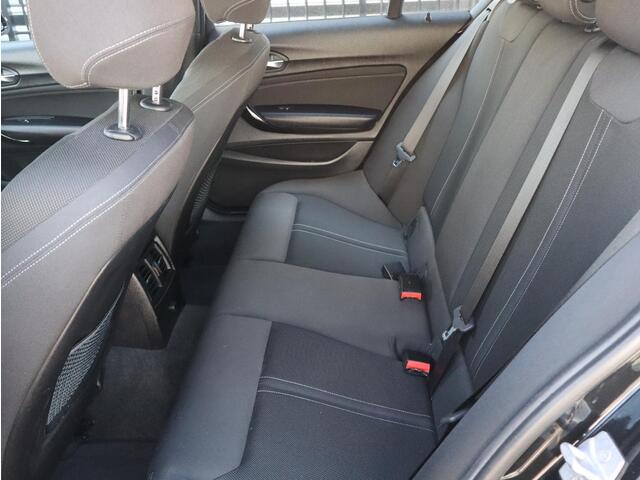BMW 1-SERIE Executive 118i 136pk AUTOMAAT | NAVI | 18 INCH LM-VELGEN | CLIMA | LED |