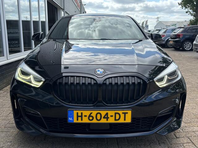 BMW 1-SERIE 118i Executive Edition | M Pakket | Leer | Apple Carplay | Sfeerverlichting | Parkeersensoren
