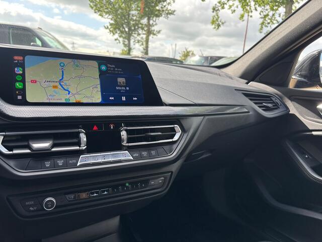 BMW 1-SERIE 118i Executive Edition | M Pakket | Leer | Apple Carplay | Sfeerverlichting | Parkeersensoren