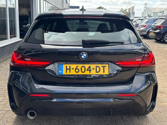 BMW 1-SERIE 118i Executive Edition | M Pakket | Leer | Apple Carplay | Sfeerverlichting | Parkeersensoren